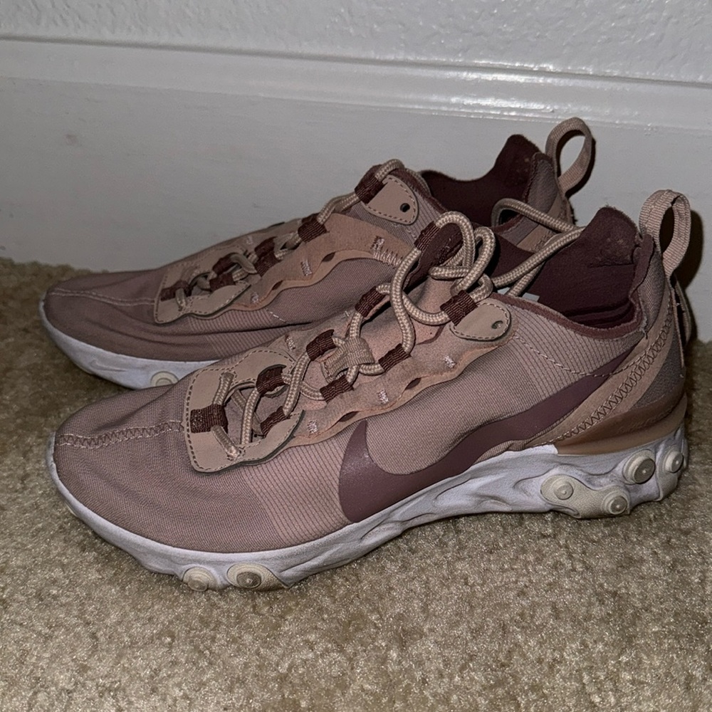 Nike women running shoes. 6.5 women. Pink.